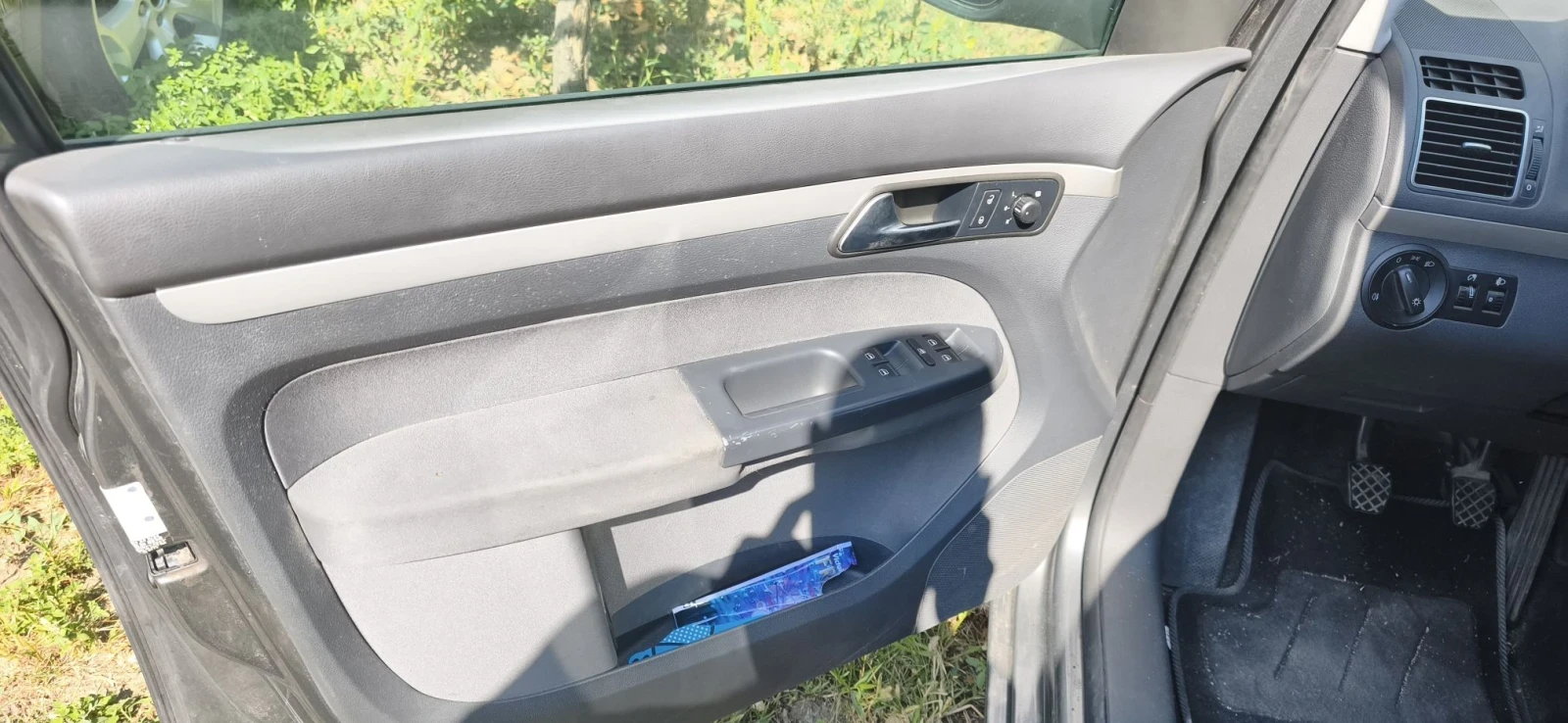 VW Touran 1.6tdi 6+ 1 , снимка 13 - Автомобили и джипове - 56151222
