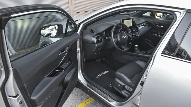 Toyota C-HR 2.0 Hybrid Club Automatic, снимка 8 - Автомобили и джипове - 51264736