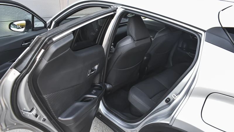 Toyota C-HR 2.0 Hybrid Club Automatic, снимка 9 - Автомобили и джипове - 51264736