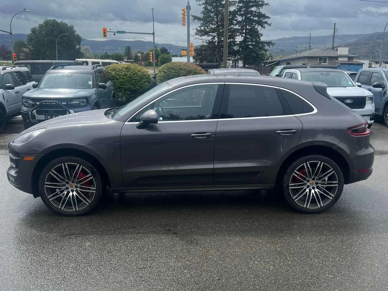 Porsche Macan * Turbo * АВТОКРЕДИТ БЕЗ ПЪРВОНАЧАЛНА ВНОСКА* , снимка 2 - Автомобили и джипове - 54842309