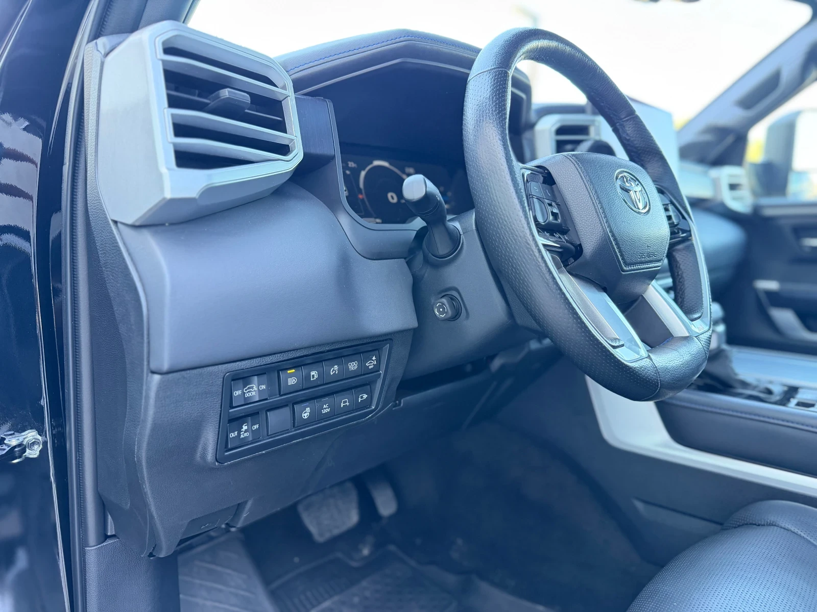 Toyota Sequoia Platinum 3.5 i-ForceMAX AWD Hybrid 360 Pano , снимка 10 - Автомобили и джипове - 56104452