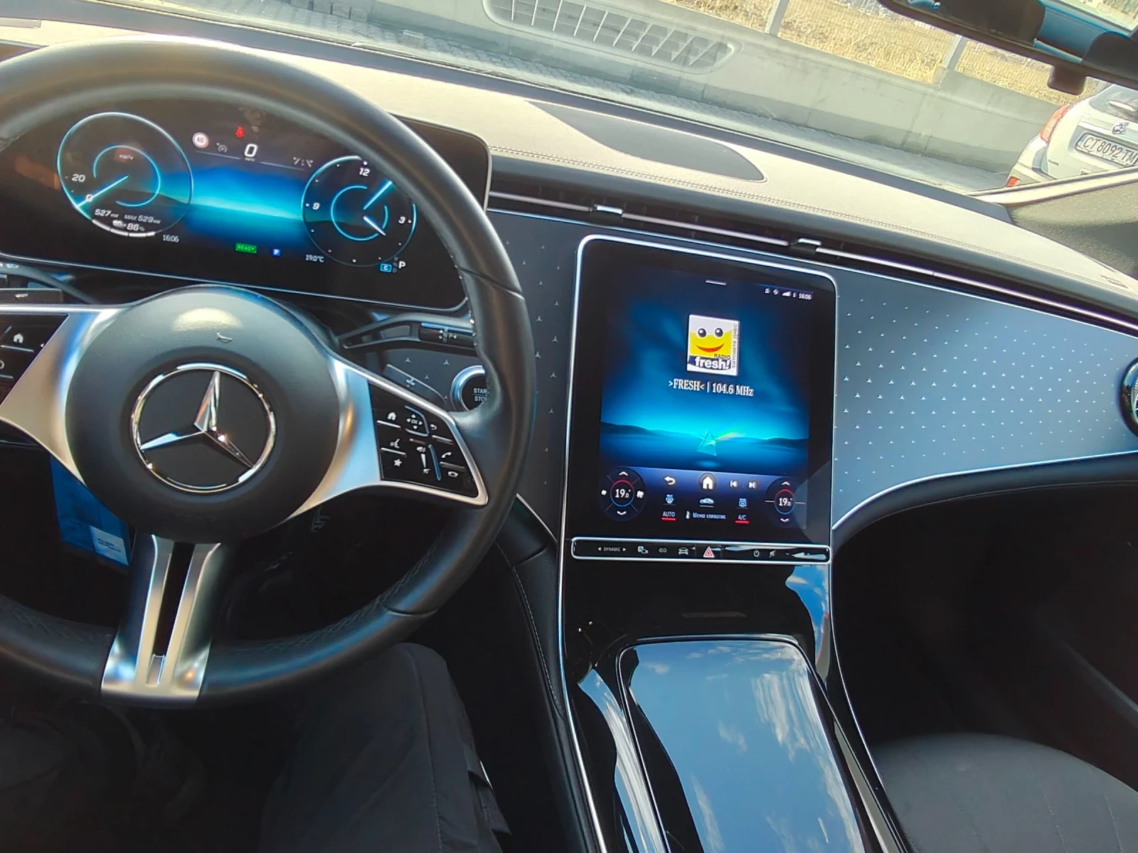 Mercedes-Benz EQE 300, снимка 13 - Автомобили и джипове - 56622311