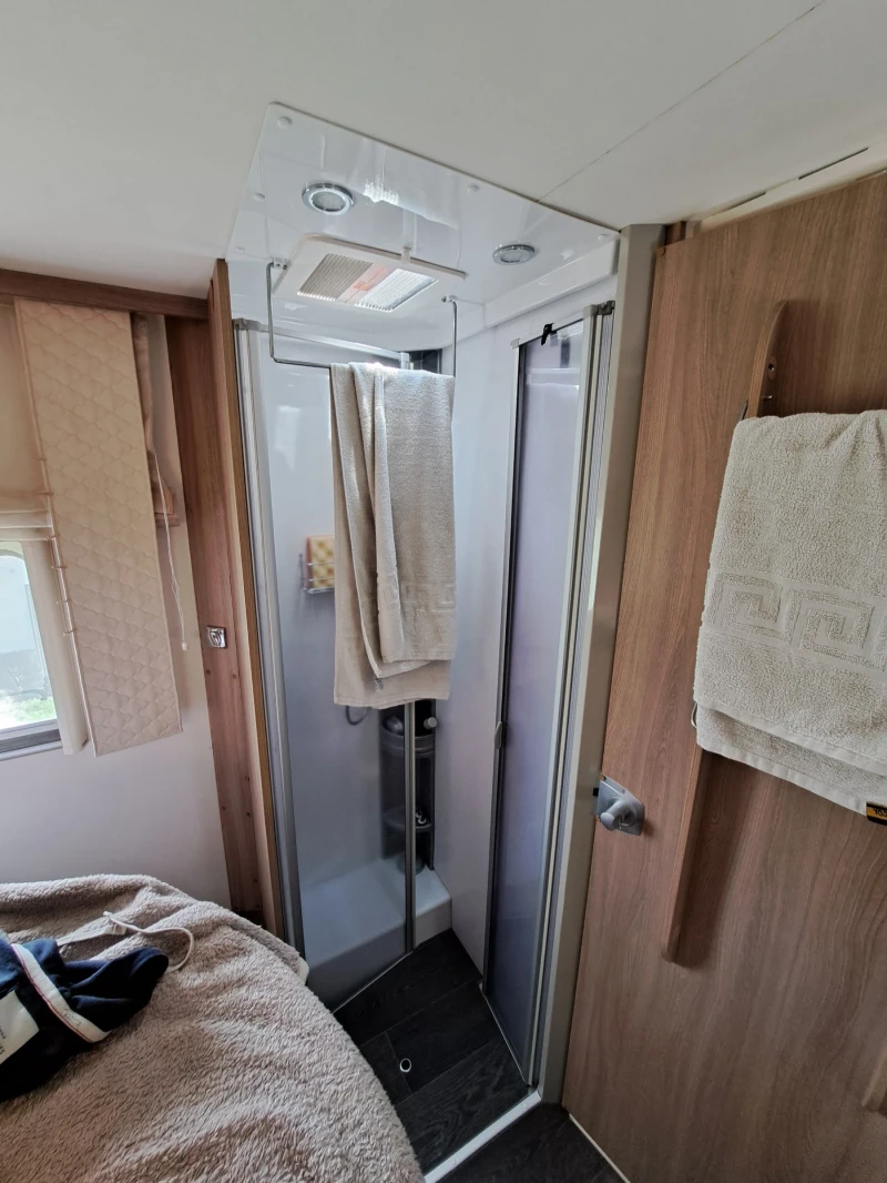 Кемпер Laika Kosmo, снимка 8 - Каравани и кемпери - 52281309