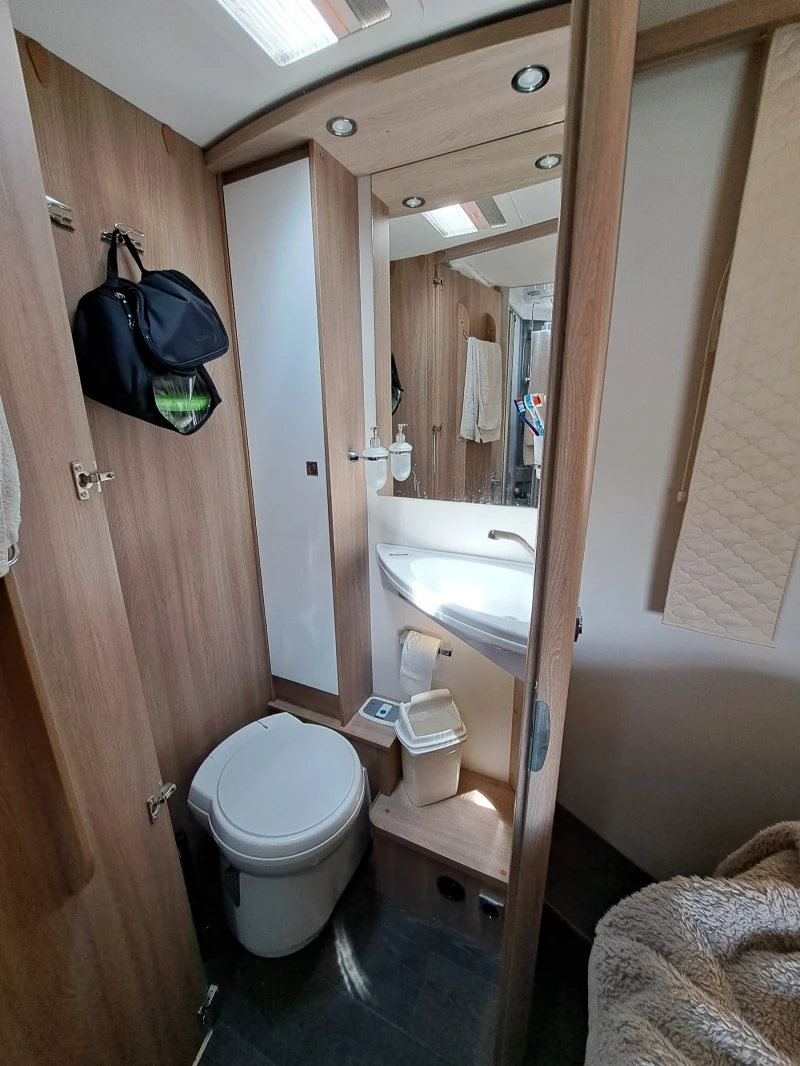 Кемпер Laika Kosmo, снимка 7 - Каравани и кемпери - 52281309