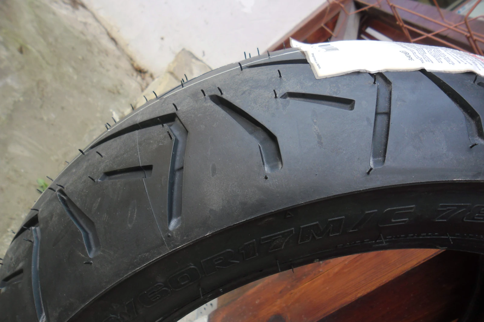 Гуми Всесезонни 190/60R17, снимка 2 - Гуми и джанти - 54367111