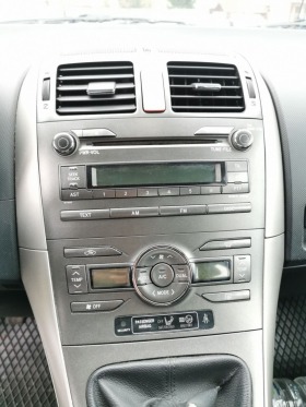 Toyota Auris 1.4 16v VVT-I, снимка 8 - Автомобили и джипове - 44797970
