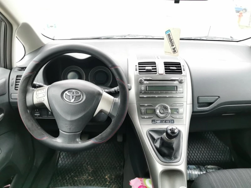 Toyota Auris 1.4 16v VVT-I, снимка 7 - Автомобили и джипове - 44797970