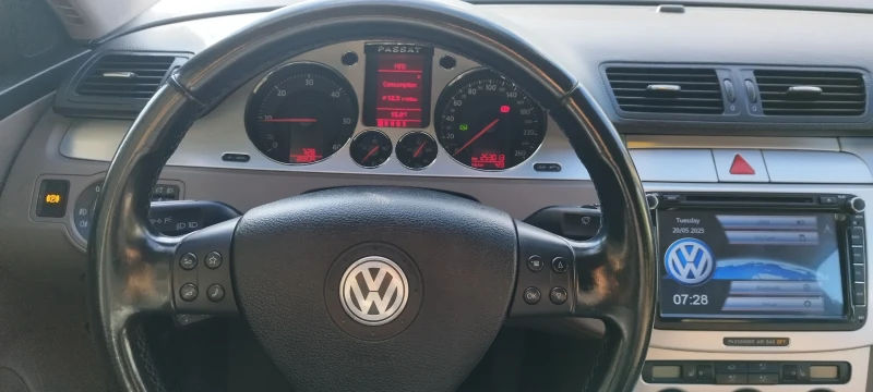 VW Passat, снимка 6 - Автомобили и джипове - 52369415