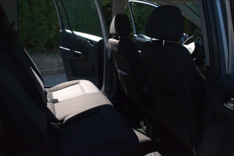 Opel Zafira 1.9 CDTI Един Собственик 6+ 1, снимка 12 - Автомобили и джипове - 51702142