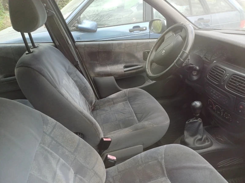 Renault Megane 1.6i 16v, снимка 12 - Автомобили и джипове - 52180734
