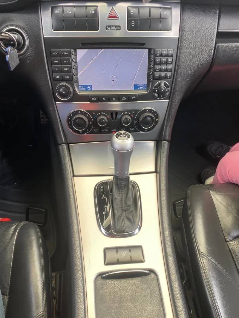 Mercedes-Benz C 320 CDI/7G/V6 AMG Pack, снимка 9 - Автомобили и джипове - 53206365