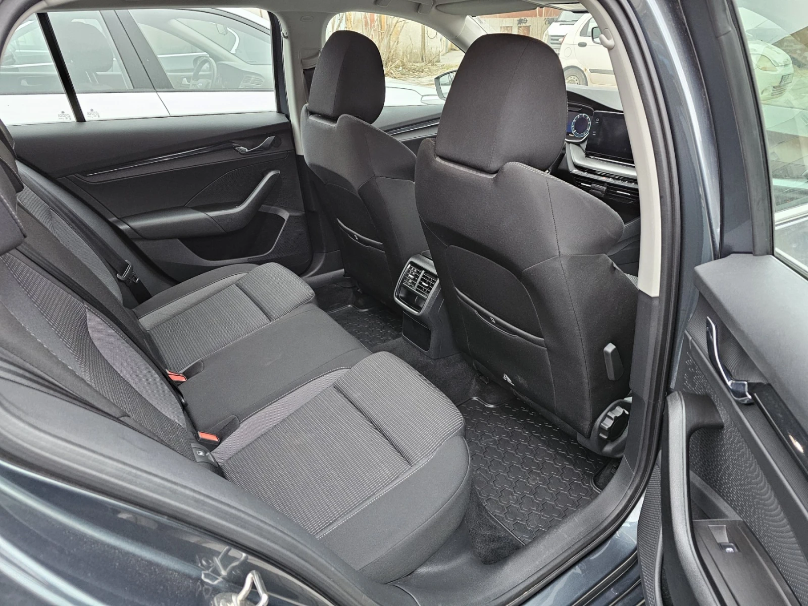 Skoda Octavia 2.0 TDI DSG - изображение 8