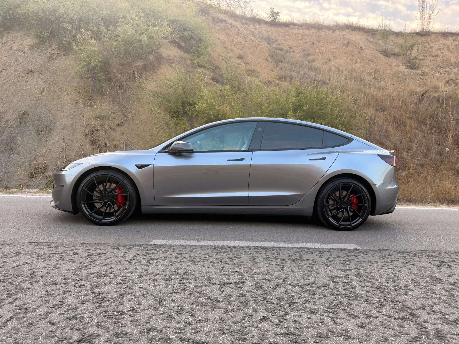 Tesla Model 3 Perf= Quicksilver= CarPlay = ГАРАНЦИЯ 2032 - изображение 2