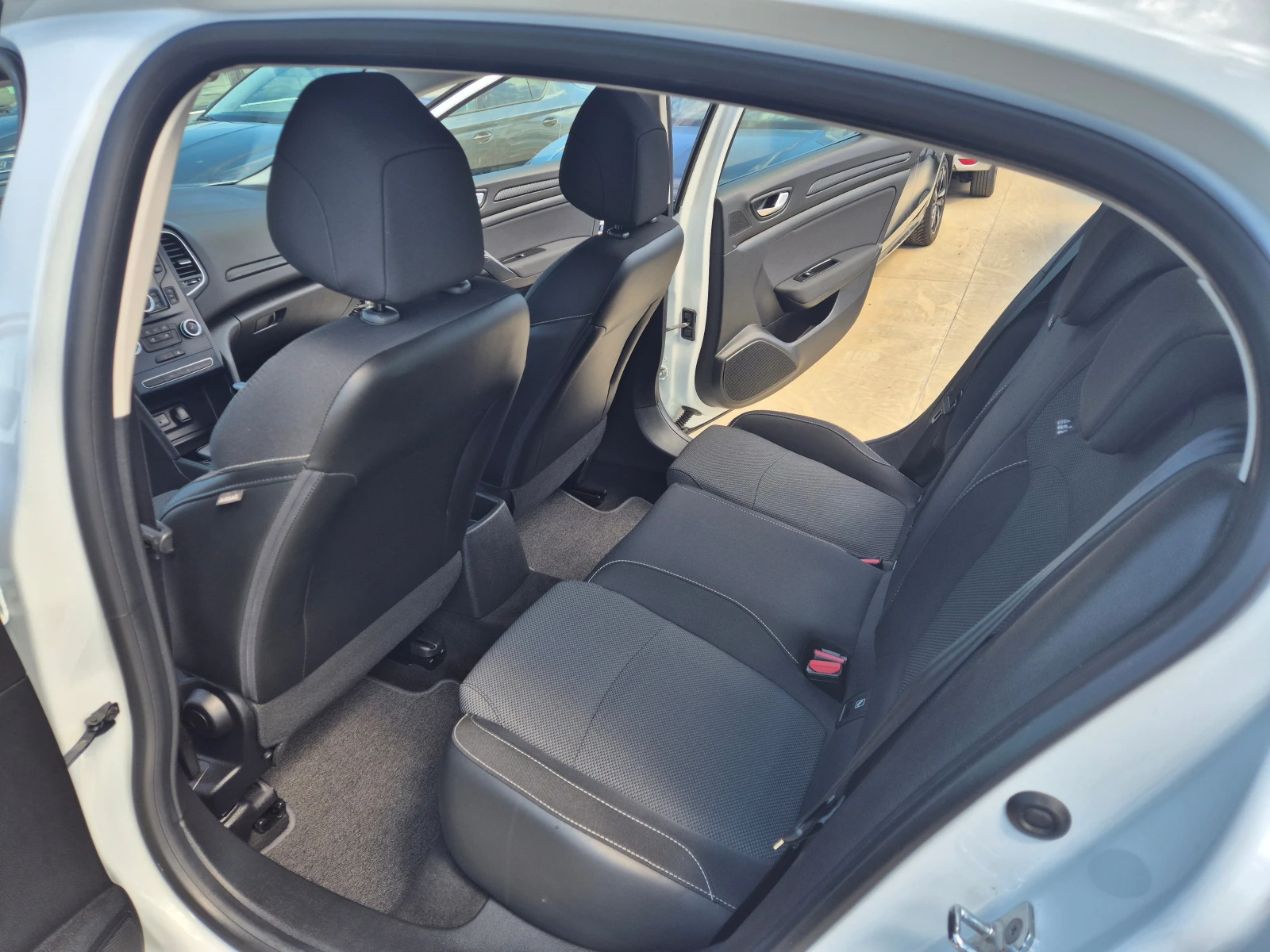 Renault Megane  НОВ-1, 5DCI-6ск, снимка 12 - Автомобили и джипове - 54298902