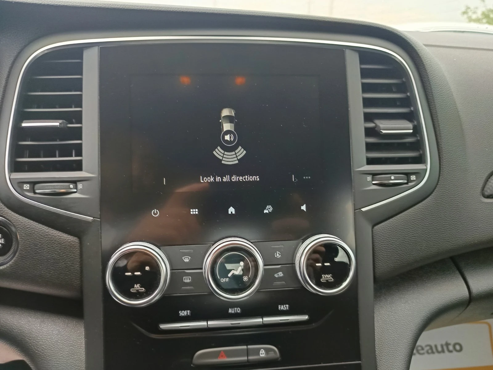 Renault Megane 1.3Tce/ 140к.с., снимка 11 - Автомобили и джипове - 54937110