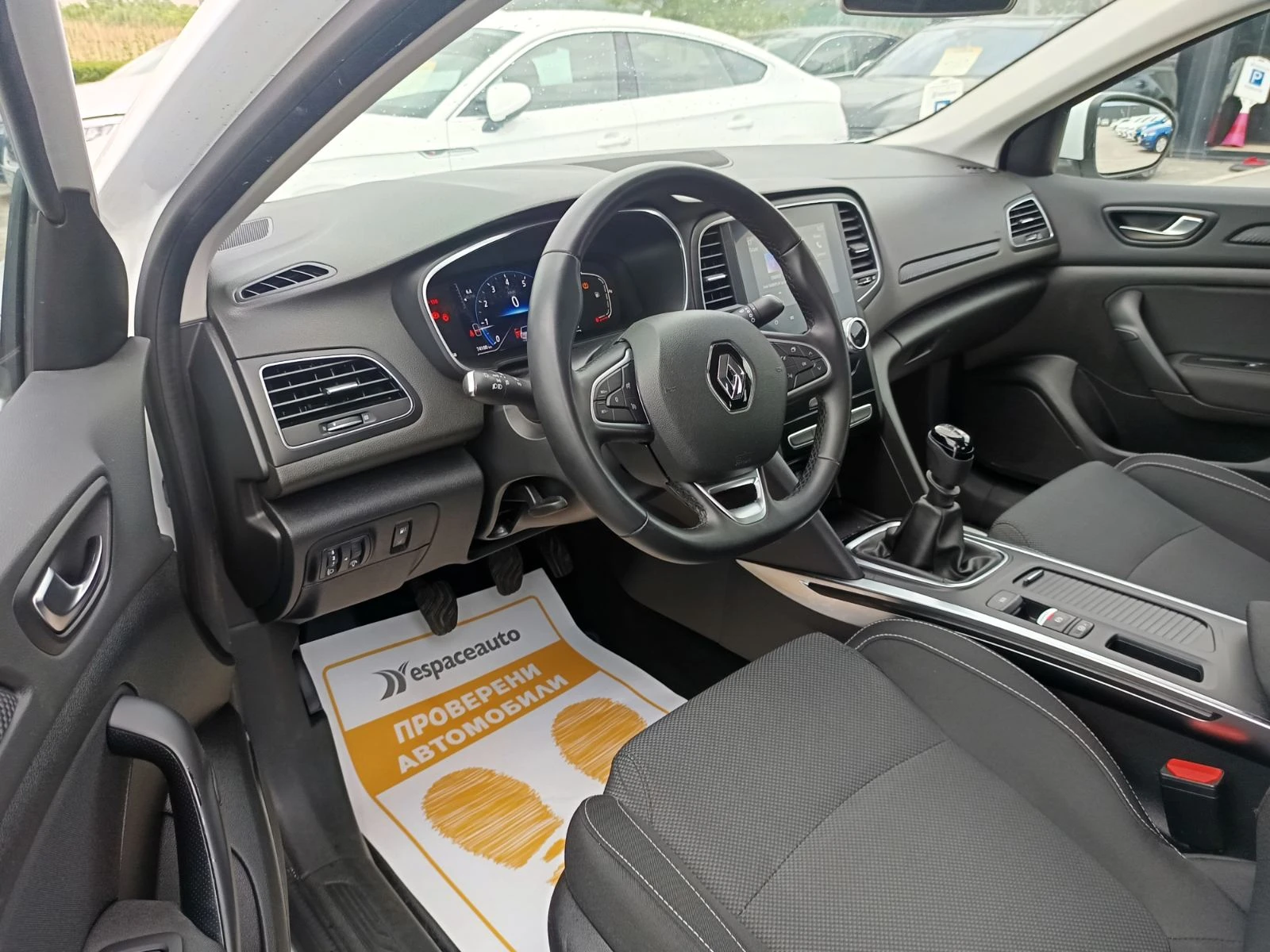 Renault Megane 1.3Tce/ 140к.с., снимка 16 - Автомобили и джипове - 54937110