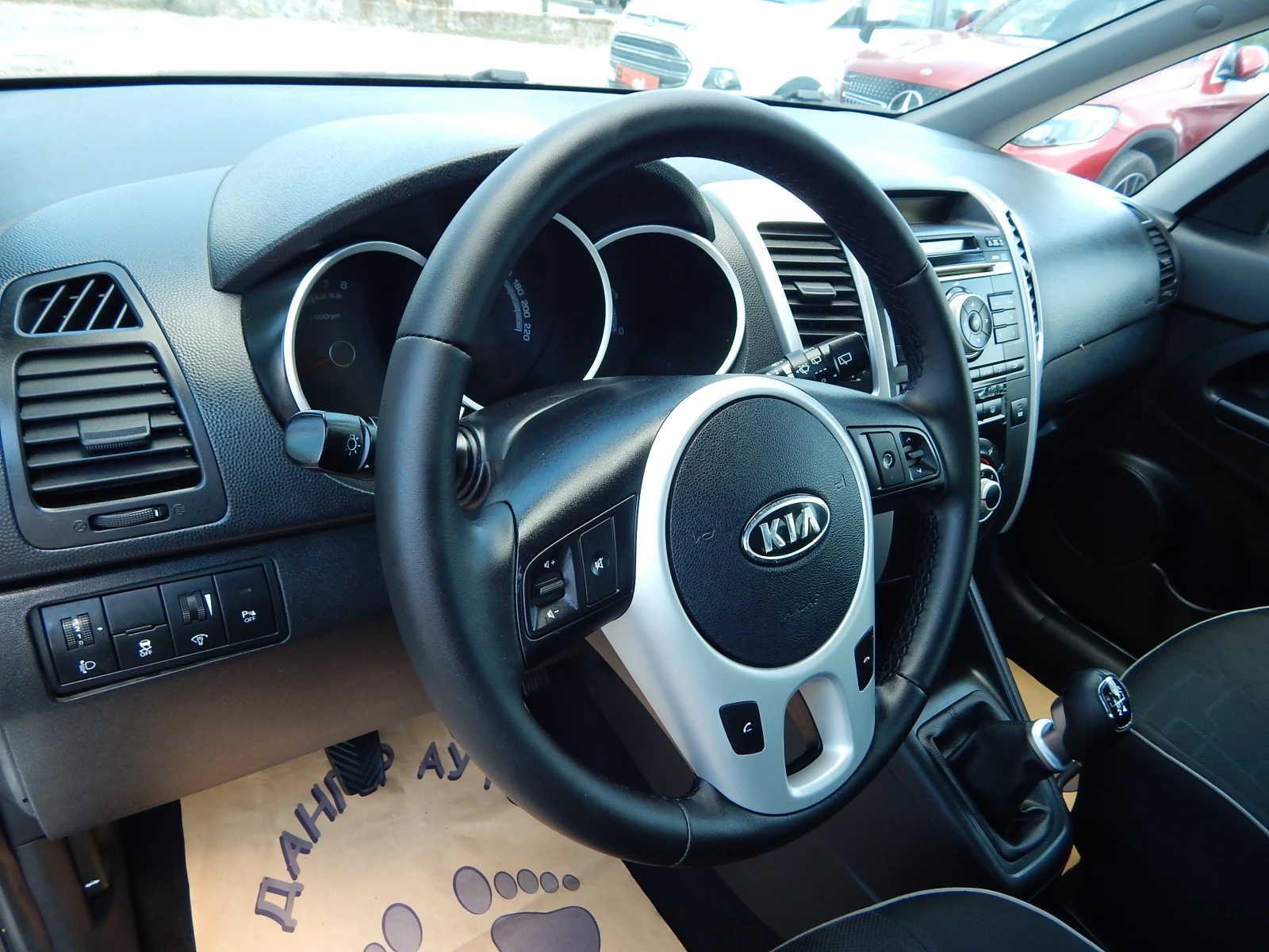 Kia Venga 1.4i* ГАЗ* СЕРВИЗНИ ДОКУМЕНТИ* , снимка 12 - Автомобили и джипове - 55204312
