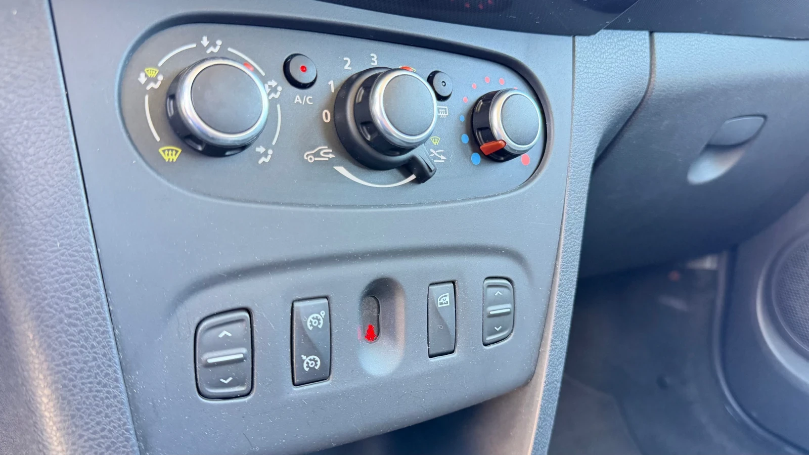 Dacia Sandero STEPWEY, ������� 6 ��������, 1.5dci, ����6 | Mobile.bg � ����������� 13