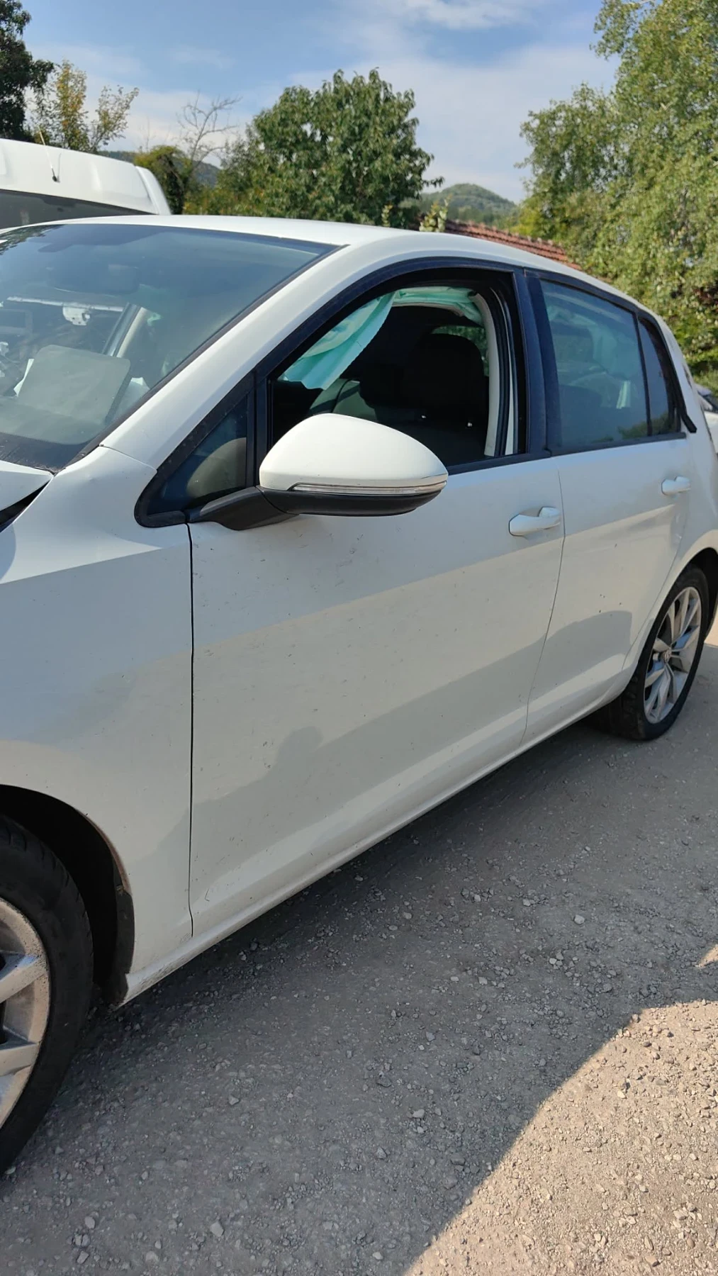 VW Golf 1.6 TDI, снимка 15 - Автомобили и джипове - 55609599