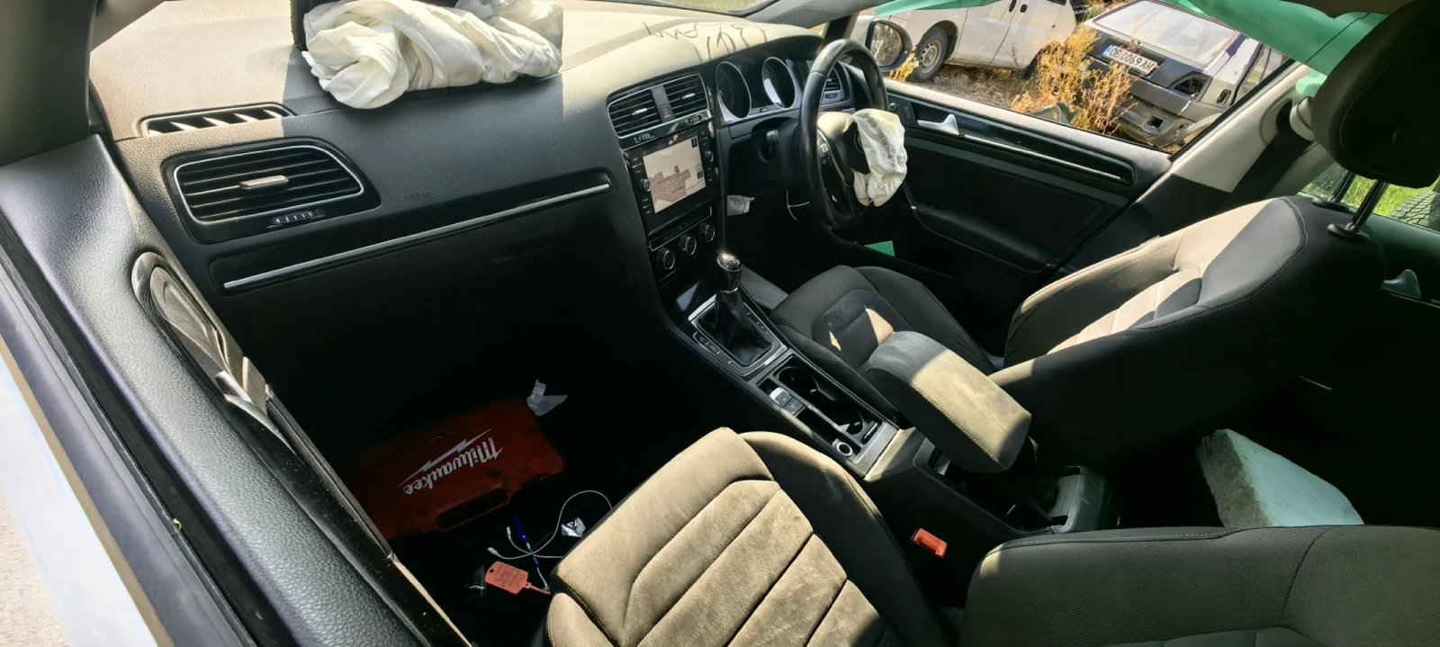 VW Golf 1.6 TDI, снимка 13 - Автомобили и джипове - 55609599