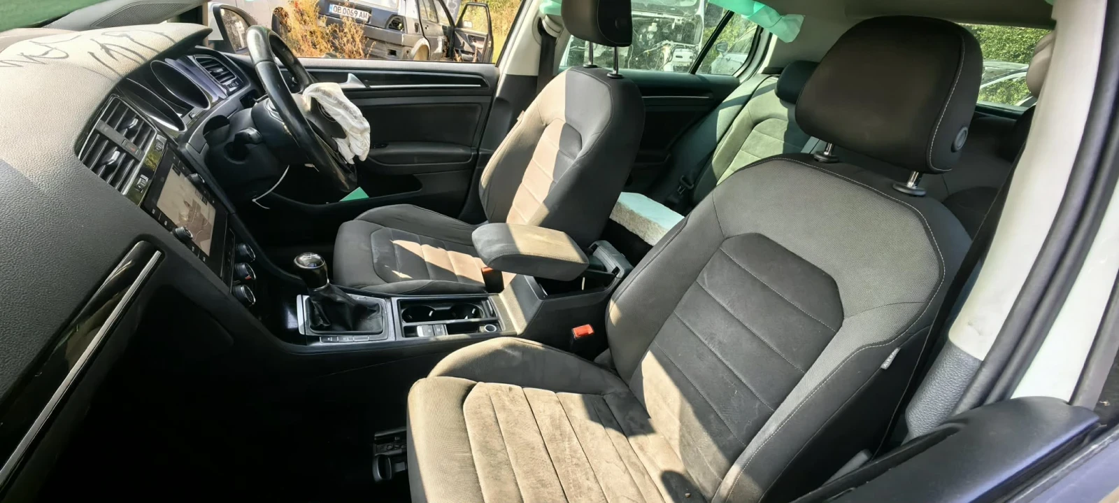 VW Golf 1.6 TDI, снимка 12 - Автомобили и джипове - 55609599