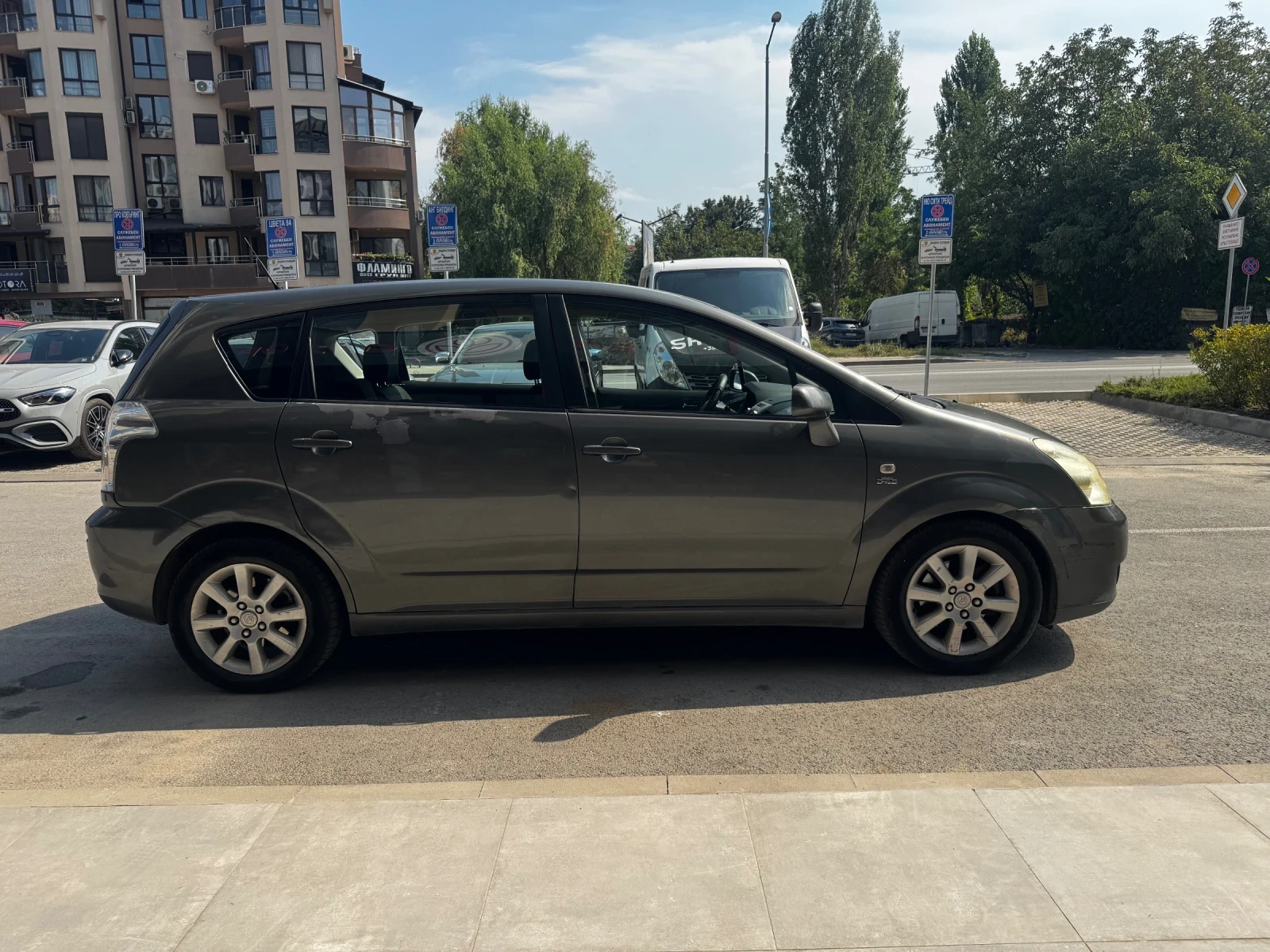 Toyota Corolla verso Ван, снимка 3 - Автомобили и джипове - 55707611