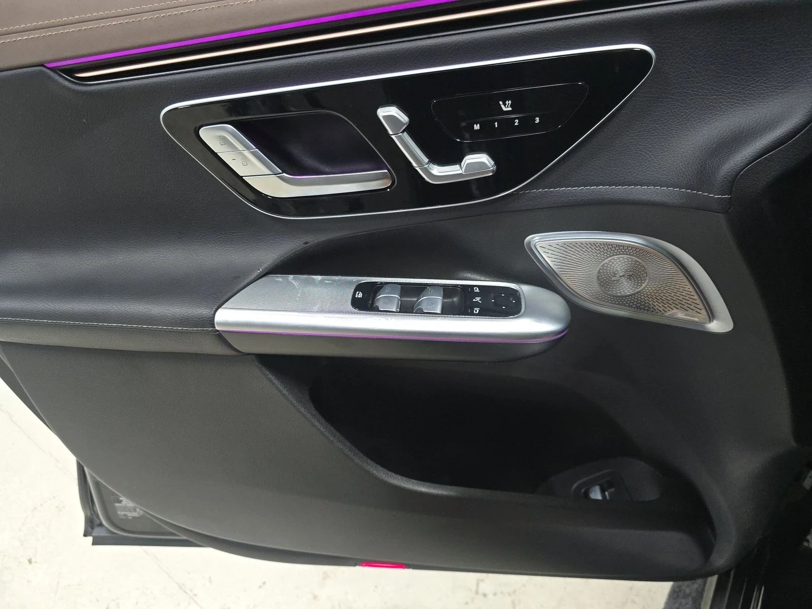 Mercedes-Benz EQE 500 SUV - изображение 9