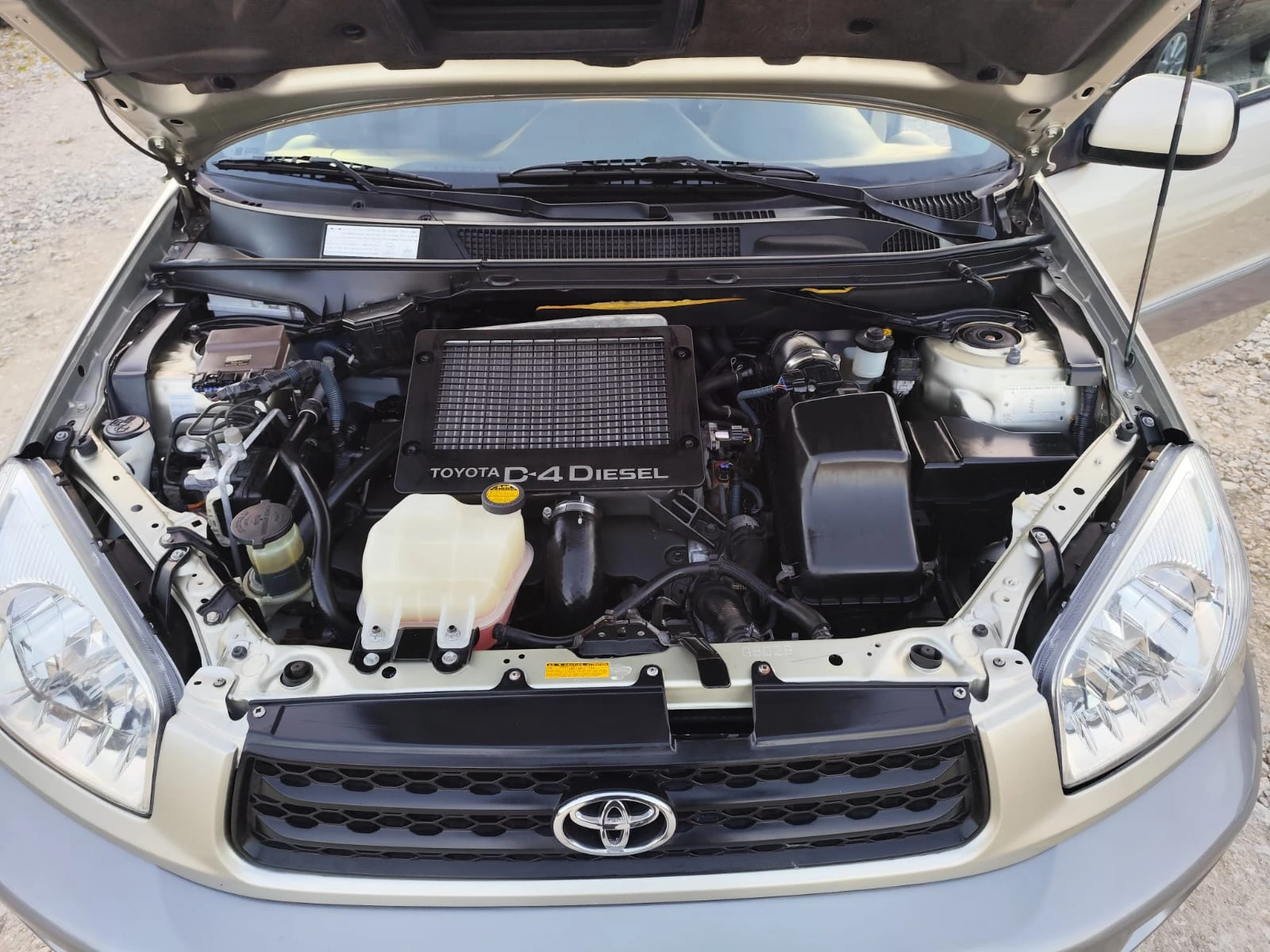 Toyota Rav4 2.0 дизел, снимка 15 - Автомобили и джипове - 54305778