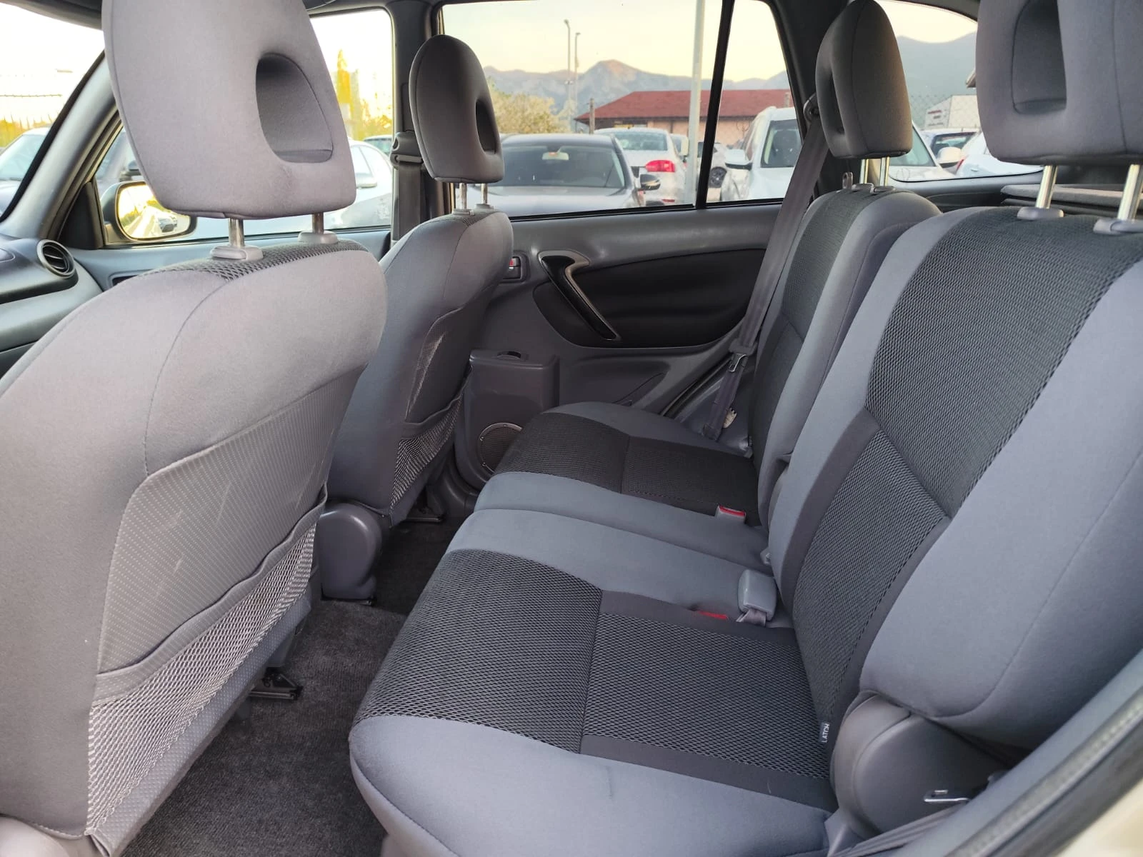 Toyota Rav4 2.0 дизел, снимка 14 - Автомобили и джипове - 54305778