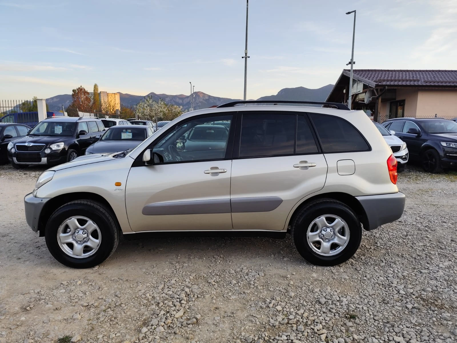 Toyota Rav4 2.0 дизел, снимка 9 - Автомобили и джипове - 54305778