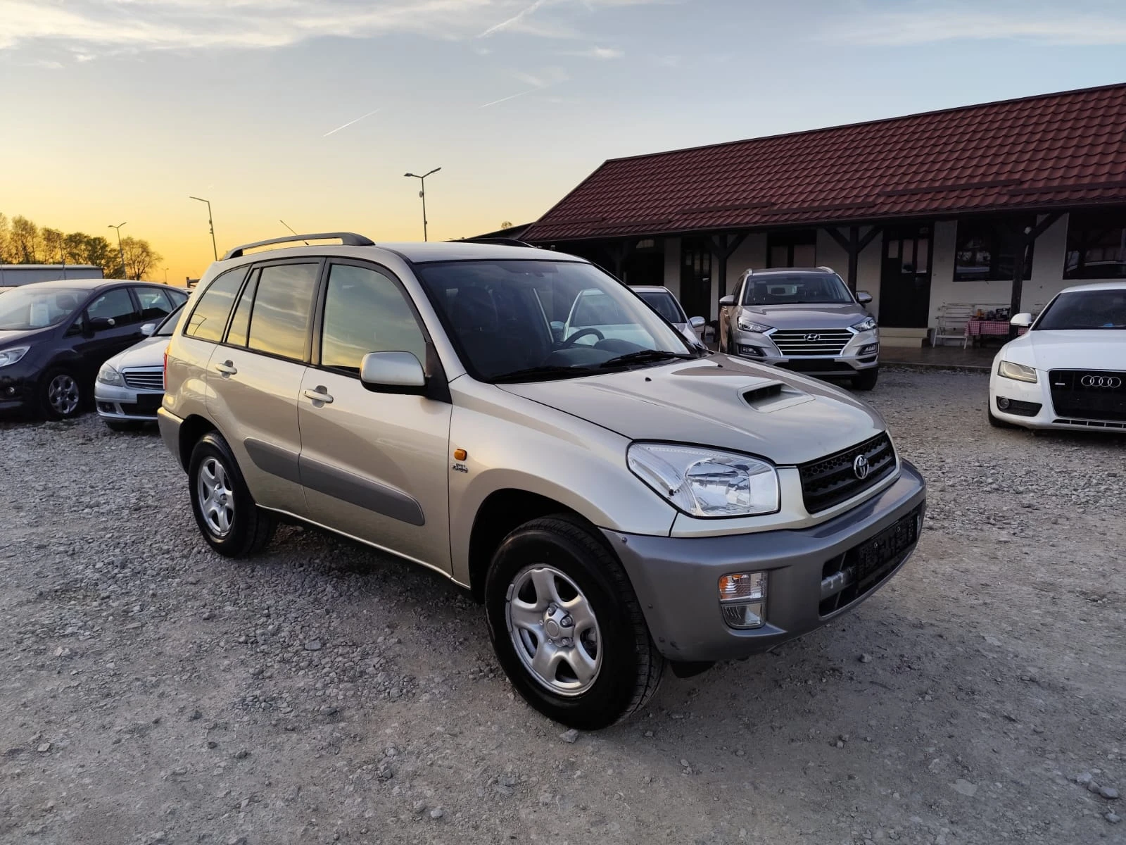 Toyota Rav4 2.0 дизел, снимка 3 - Автомобили и джипове - 54305778