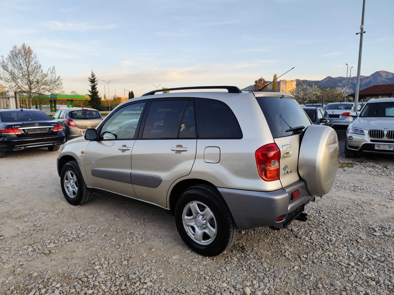 Toyota Rav4 2.0 дизел, снимка 8 - Автомобили и джипове - 54305778