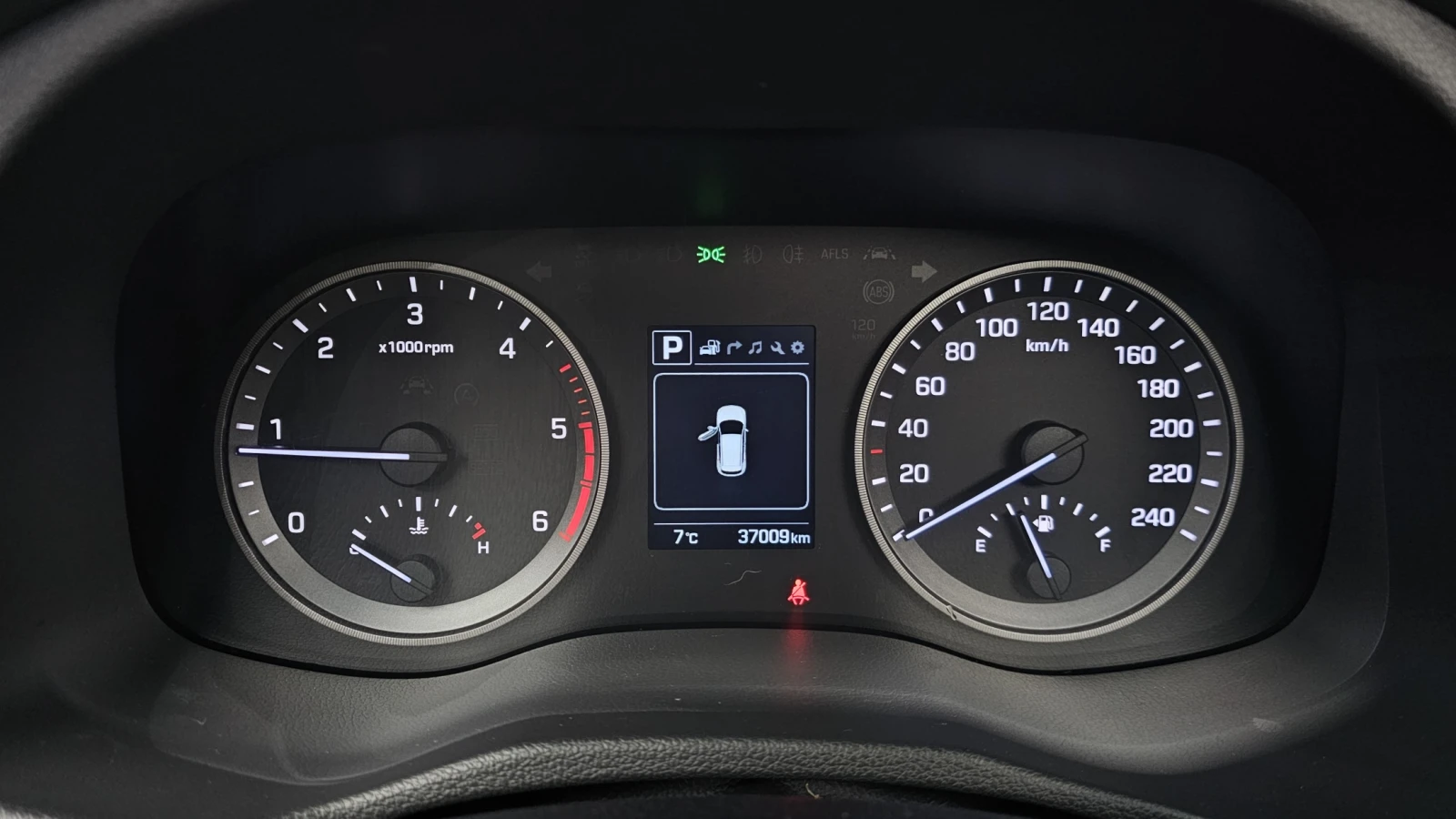 Hyundai Tucson 2.0 Modern* ПОДГРЕВ ВОЛАН* ЛЮК* КРАЙНА ЦЕНА, снимка 8 - Автомобили и джипове - 55594494