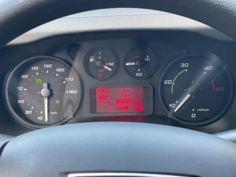 Iveco Daily 35-130 HI MATIC НОВ ВНОС IT ПЕРФЕКТЕН , снимка 15 - Бусове и автобуси - 51910227