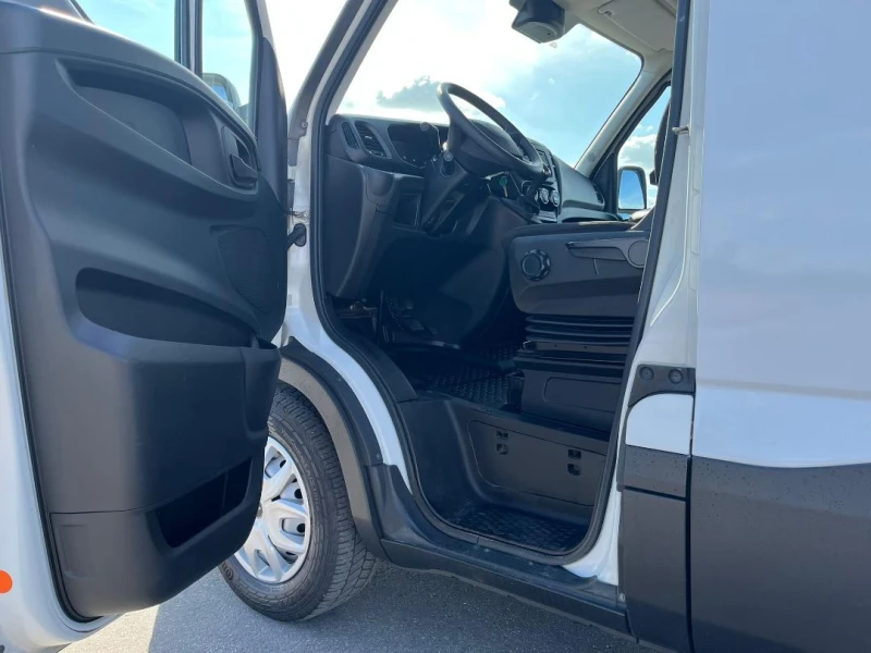 Iveco Daily 35-130 HI MATIC НОВ ВНОС IT ПЕРФЕКТЕН , снимка 12 - Бусове и автобуси - 51910227