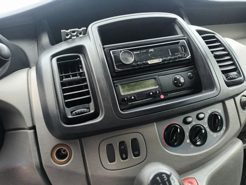 Opel Vivaro, снимка 8 - Бусове и автобуси - 52725843