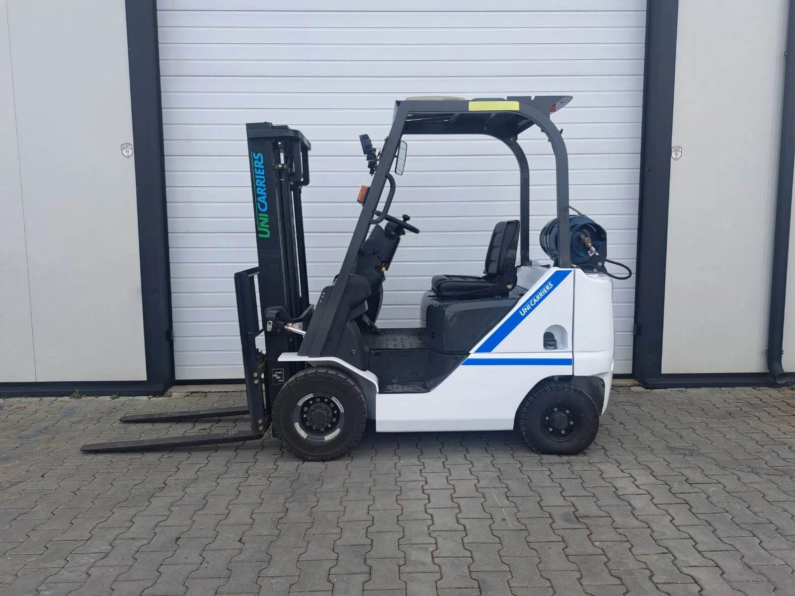 Мотокар UniCarriers