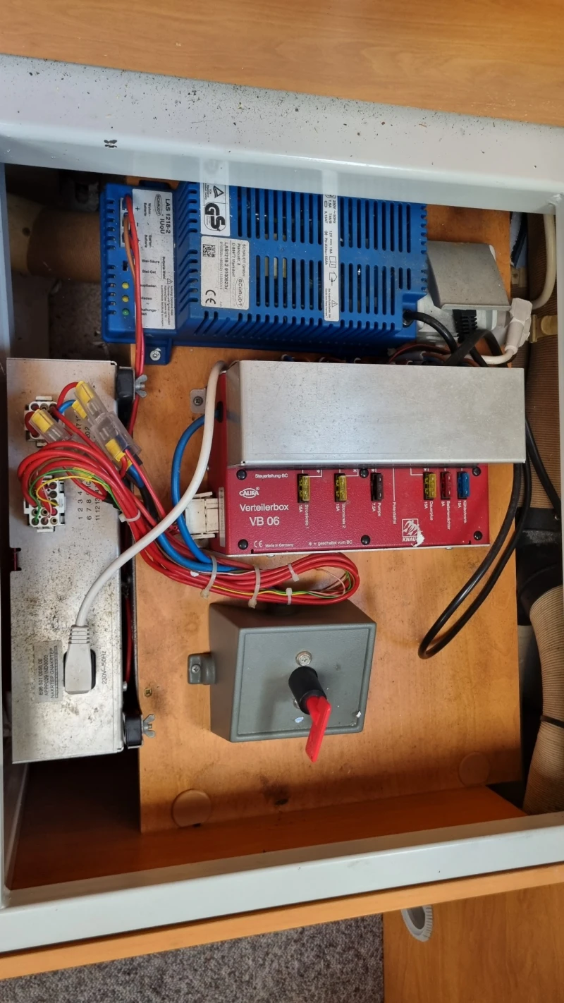 Кемпер Fiat Knaus Traveller 2.8TD Swiss , снимка 16 - Каравани и кемпери - 51777620