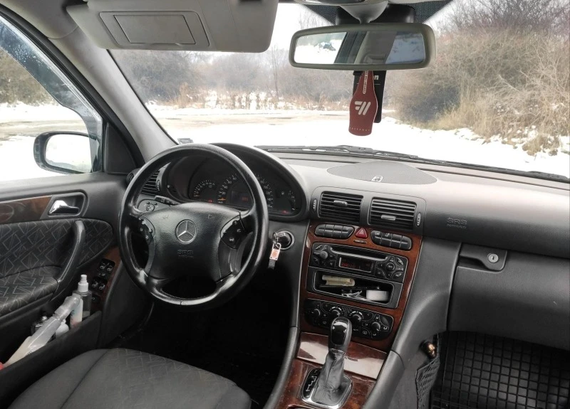 Mercedes-Benz C 180, снимка 4 - Автомобили и джипове - 47298988