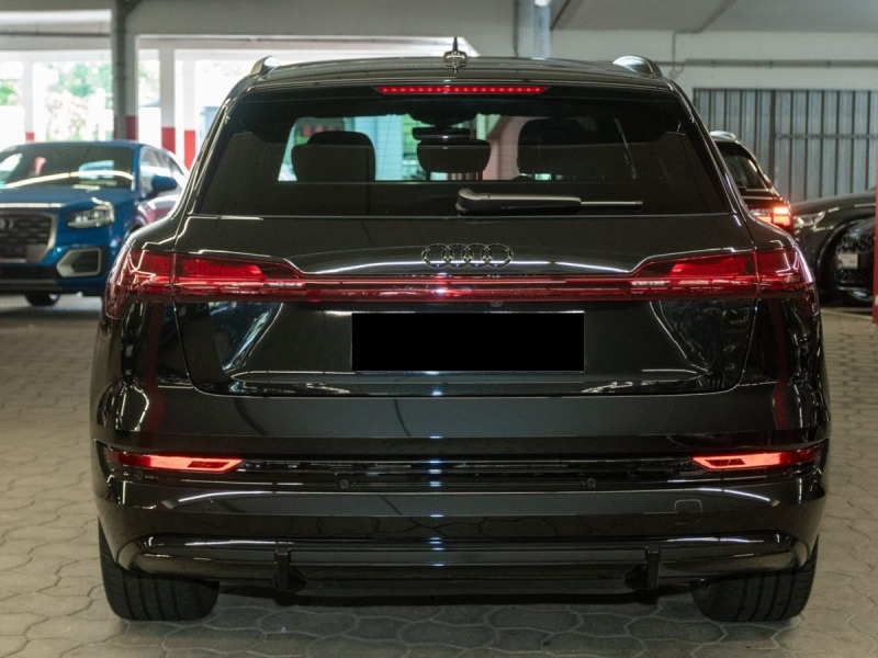Audi E-Tron 5 Quattro S-line = Black Edition= Гаранция, снимка 2 - Автомобили и джипове - 45509717