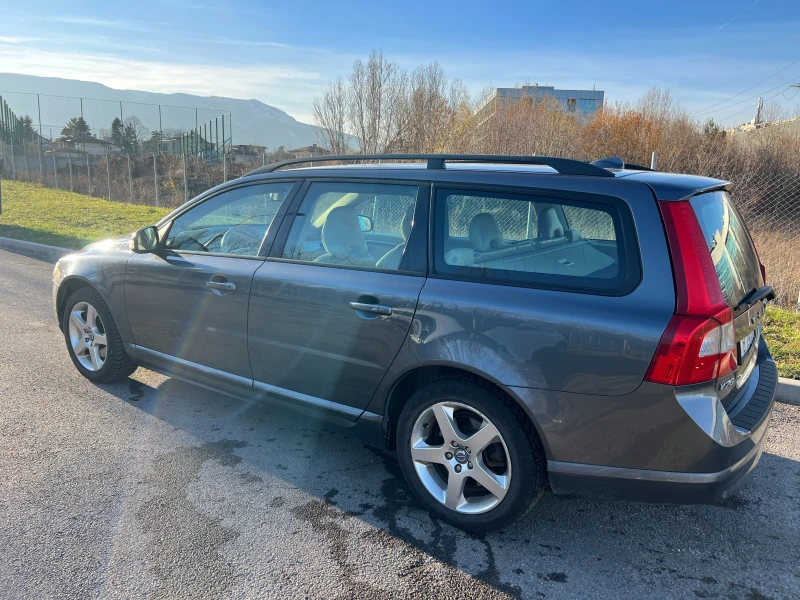 Volvo V70, снимка 2 - Автомобили и джипове - 49543142