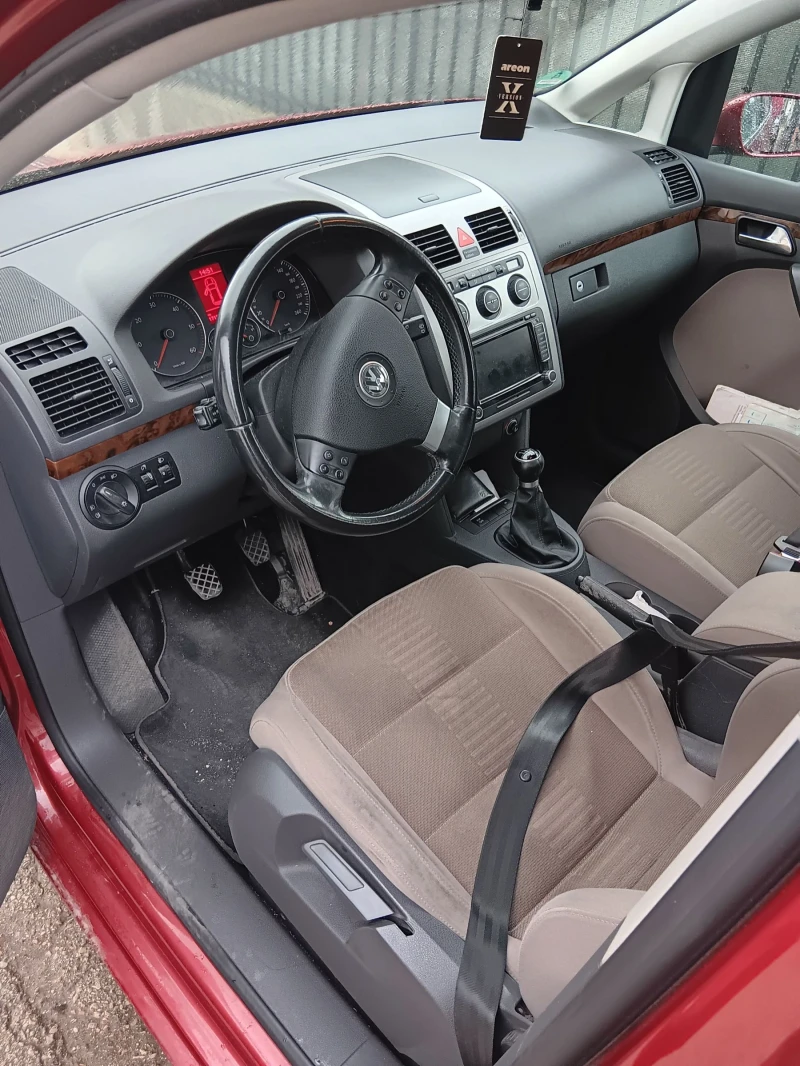 VW Touran 2.0tdi 170кс 2008год 7местен обслужен, снимка 5 - Автомобили и джипове - 49520019