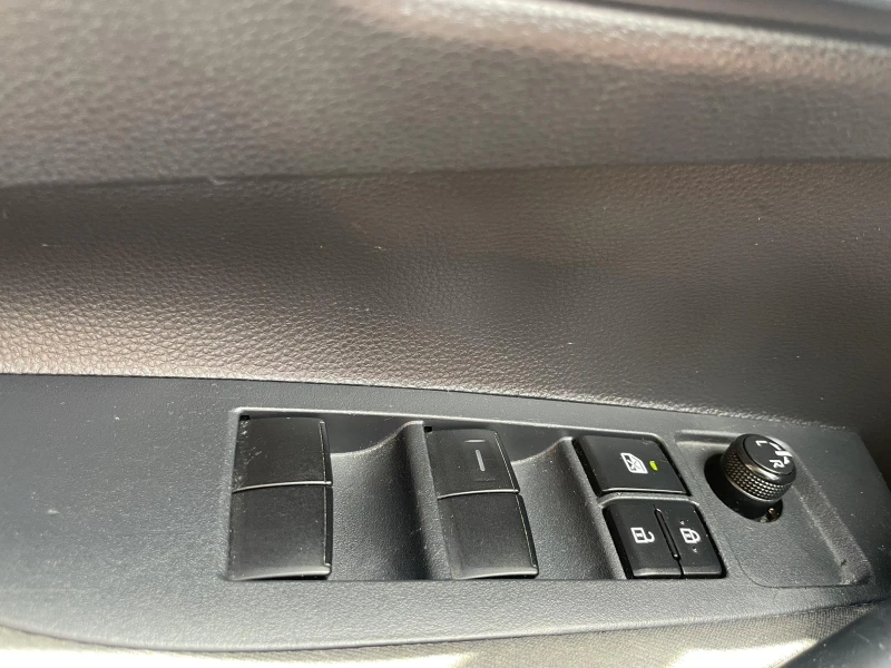 Toyota Corolla 1.5 DYNAMIC FORCE, снимка 12 - Автомобили и джипове - 51178608