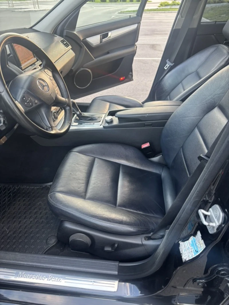 Mercedes-Benz C 220, снимка 11 - Автомобили и джипове - 52112330