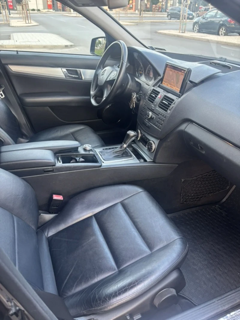 Mercedes-Benz C 220, снимка 8 - Автомобили и джипове - 52112330
