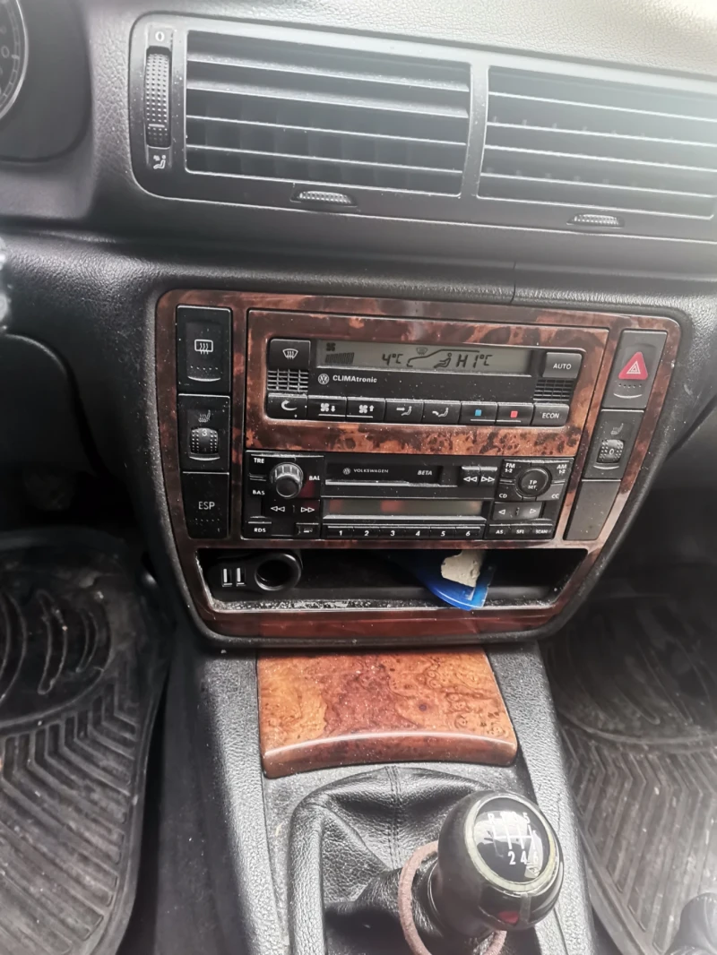 VW Passat, снимка 2 - Автомобили и джипове - 52734211