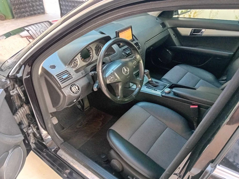 Mercedes-Benz C 220, снимка 5 - Автомобили и джипове - 52899960