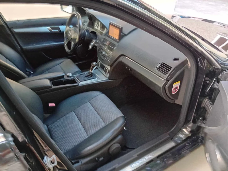Mercedes-Benz C 220, снимка 4 - Автомобили и джипове - 52899960