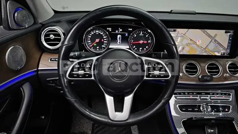 Mercedes-Benz E 220 Подгрев - Обдухване - Бурмейстер - Крайна цена!, снимка 11 - Автомобили и джипове - 54526185
