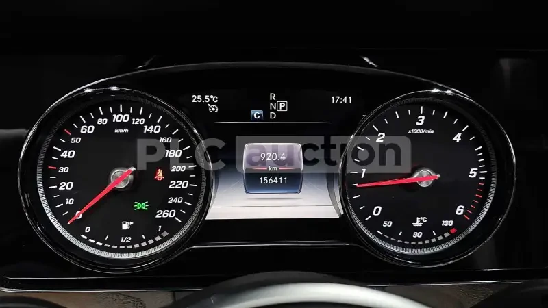 Mercedes-Benz E 220 Подгрев - Обдухване - Бурмейстер - Крайна цена!, снимка 8 - Автомобили и джипове - 54526185